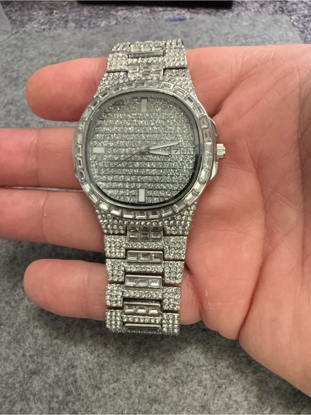 Men's Silver Toned Pavé Crystal Bracelet Watch - Fashion Accessory